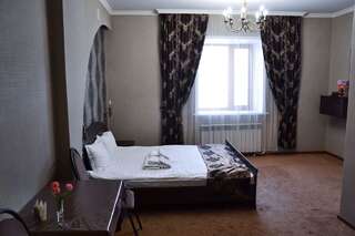 Отели для свиданий Mini Hotel VIP Семей Люкс с кроватью размера «king-size»-4