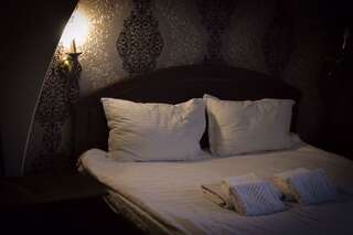 Отели для свиданий Mini Hotel VIP Семей Люкс с кроватью размера «king-size»-7