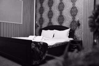 Отели для свиданий Mini Hotel VIP Семей Люкс с кроватью размера «king-size»-10