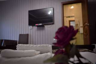 Отели для свиданий Mini Hotel VIP Семей Люкс с кроватью размера «king-size»-11